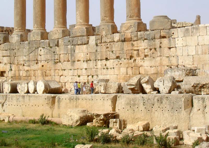 http://artes-spb.narod.ru/big_img/baalbek1.jpg