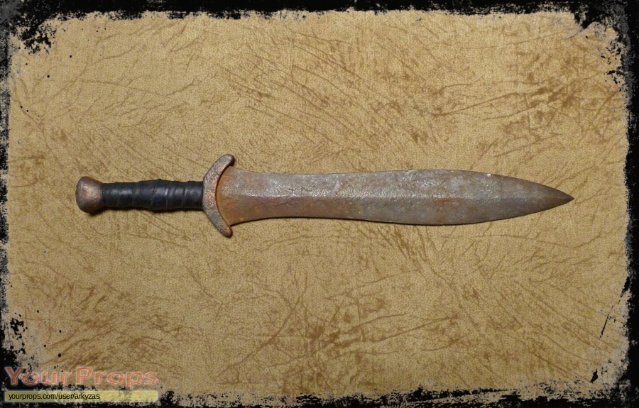https://www.yourprops.com/movieprops/default/yp5453f0ec6a1e68.00560063/Spartacus-Gods-of-the-Arena-Auctus-Short-Sword-1.jpg